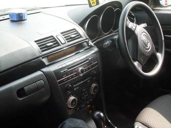 2005 Mazda Axela Photos