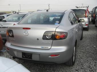 2005 Mazda Axela Pictures