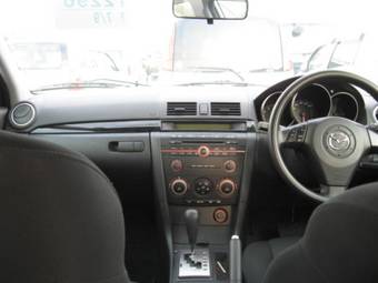 2005 Mazda Axela Photos