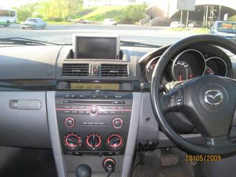 2005 Mazda Axela Pictures