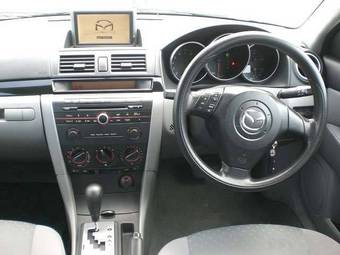 2005 Mazda Axela Photos