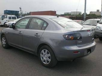 2005 Mazda Axela Pictures