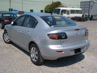 2005 Mazda Axela Pictures