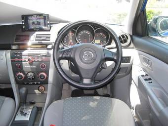 2005 Mazda Axela Pictures