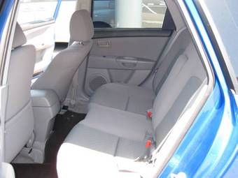 2005 Mazda Axela Pictures
