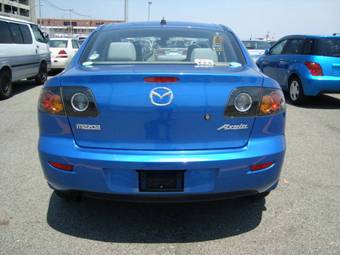 2005 Mazda Axela Pics