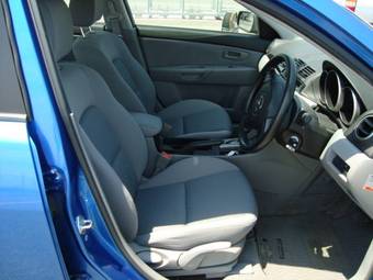 2005 Mazda Axela Pictures