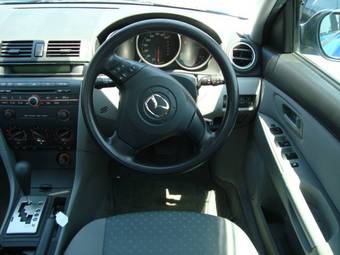 2005 Mazda Axela Pictures