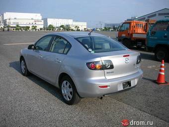 2005 Mazda Axela Photos