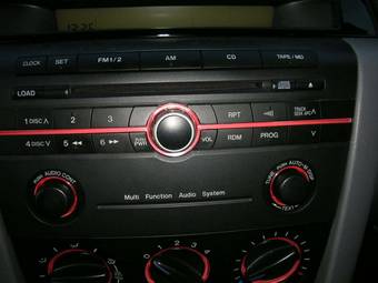 2005 Mazda Axela Pics