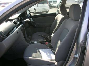 2005 Mazda Axela Pictures