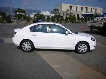 2005 Mazda Axela Photos