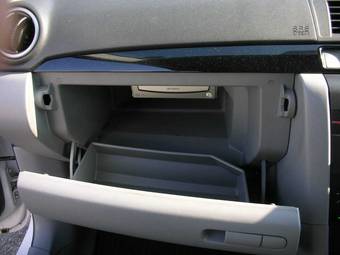 2005 Mazda Axela Pictures