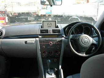 2005 Mazda Axela Pictures