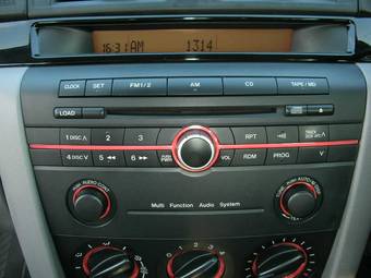 2005 Mazda Axela Pictures