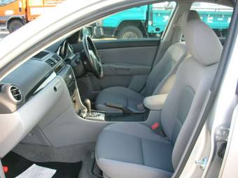 2005 Mazda Axela Photos