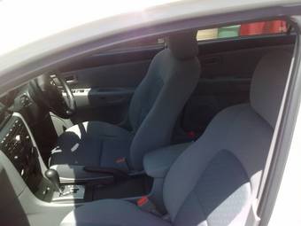 2005 Mazda Axela Images