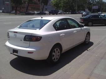 2005 Mazda Axela Pictures