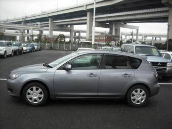 2005 Mazda Axela Pictures