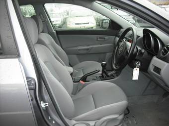 2005 Mazda Axela Images