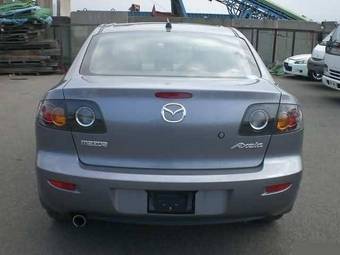 2005 Mazda Axela Pictures