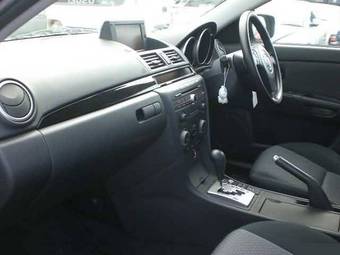 2005 Mazda Axela Pics