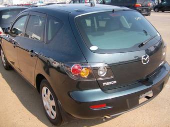 2005 Mazda Axela Photos