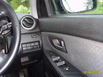 2005 Mazda Axela Pictures