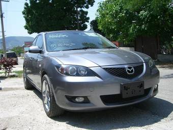 2005 Mazda Axela Pictures