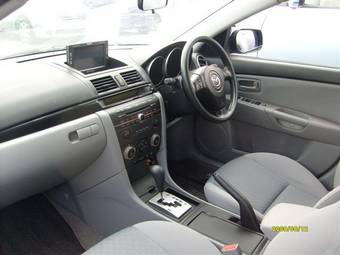 2005 Mazda Axela Pictures