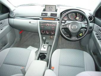 2005 Mazda Axela Pictures