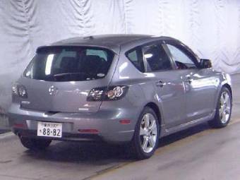 2005 Mazda Axela Pics