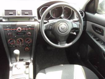 2005 Mazda Axela Photos