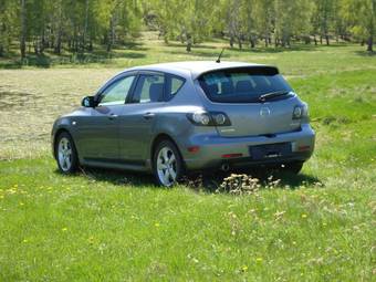 2005 Mazda Axela Images