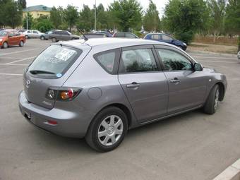 2005 Mazda Axela Photos