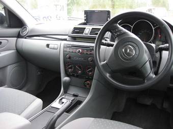 2005 Mazda Axela Photos