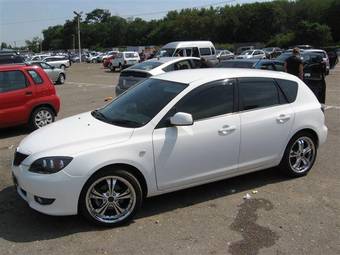 2005 Mazda Axela Photos