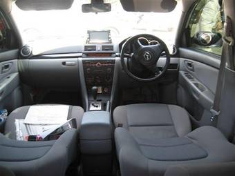 2005 Mazda Axela Pictures