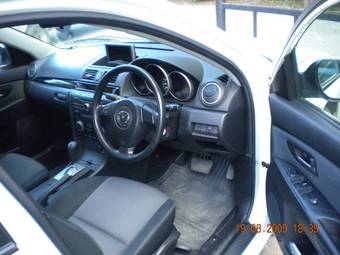 2005 Mazda Axela Pictures