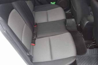 2005 Mazda Axela Images