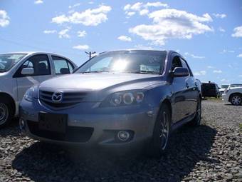 2005 Mazda Axela Pictures