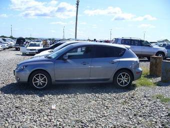 2005 Mazda Axela Photos