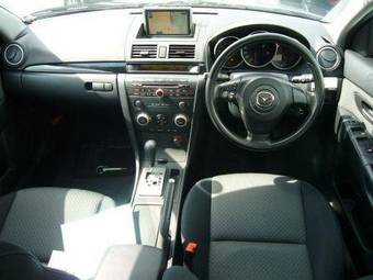 2005 Mazda Axela Pictures
