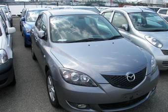 2005 Mazda Axela Pictures