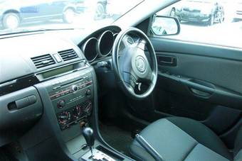 2005 Mazda Axela Photos