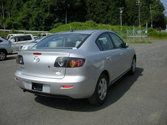 2005 Mazda Axela Pictures