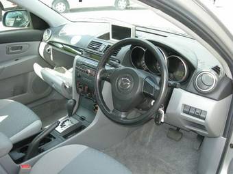 2005 Mazda Axela Pictures