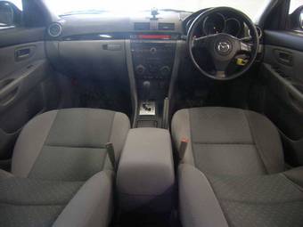 2005 Mazda Axela Pictures