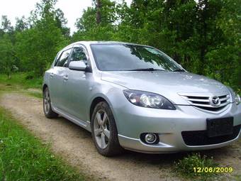 2005 Mazda Axela Pictures