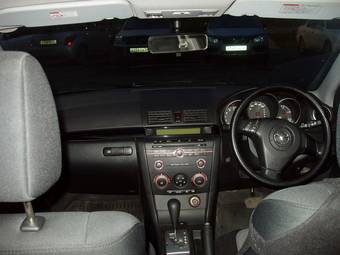 2005 Mazda Axela Pictures